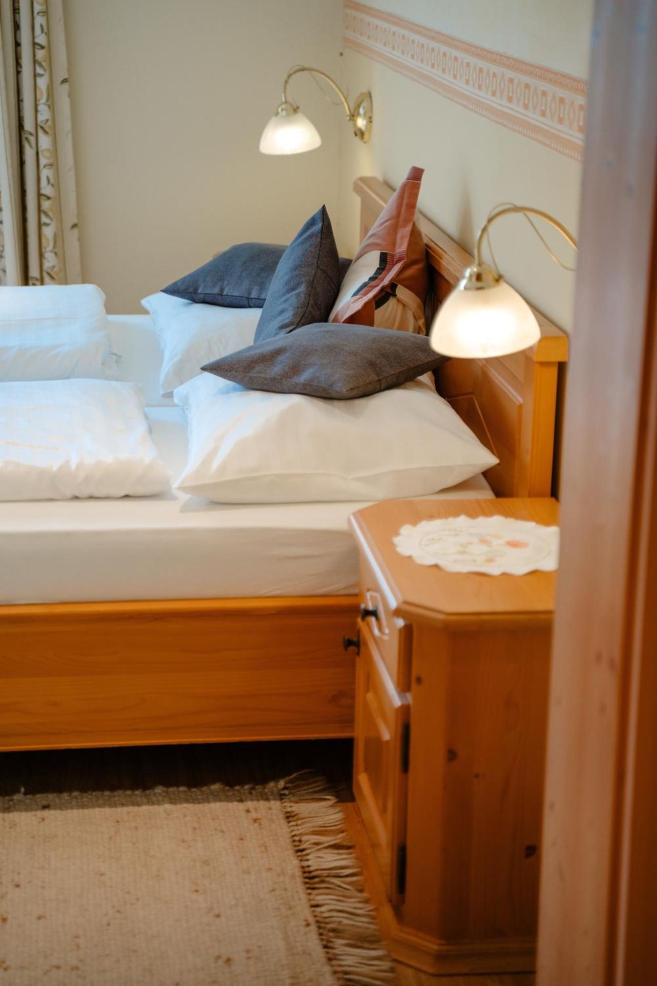 Ertlschweigerhaus Pension - Appartements - Zimmer Donnersbach Eksteriør billede