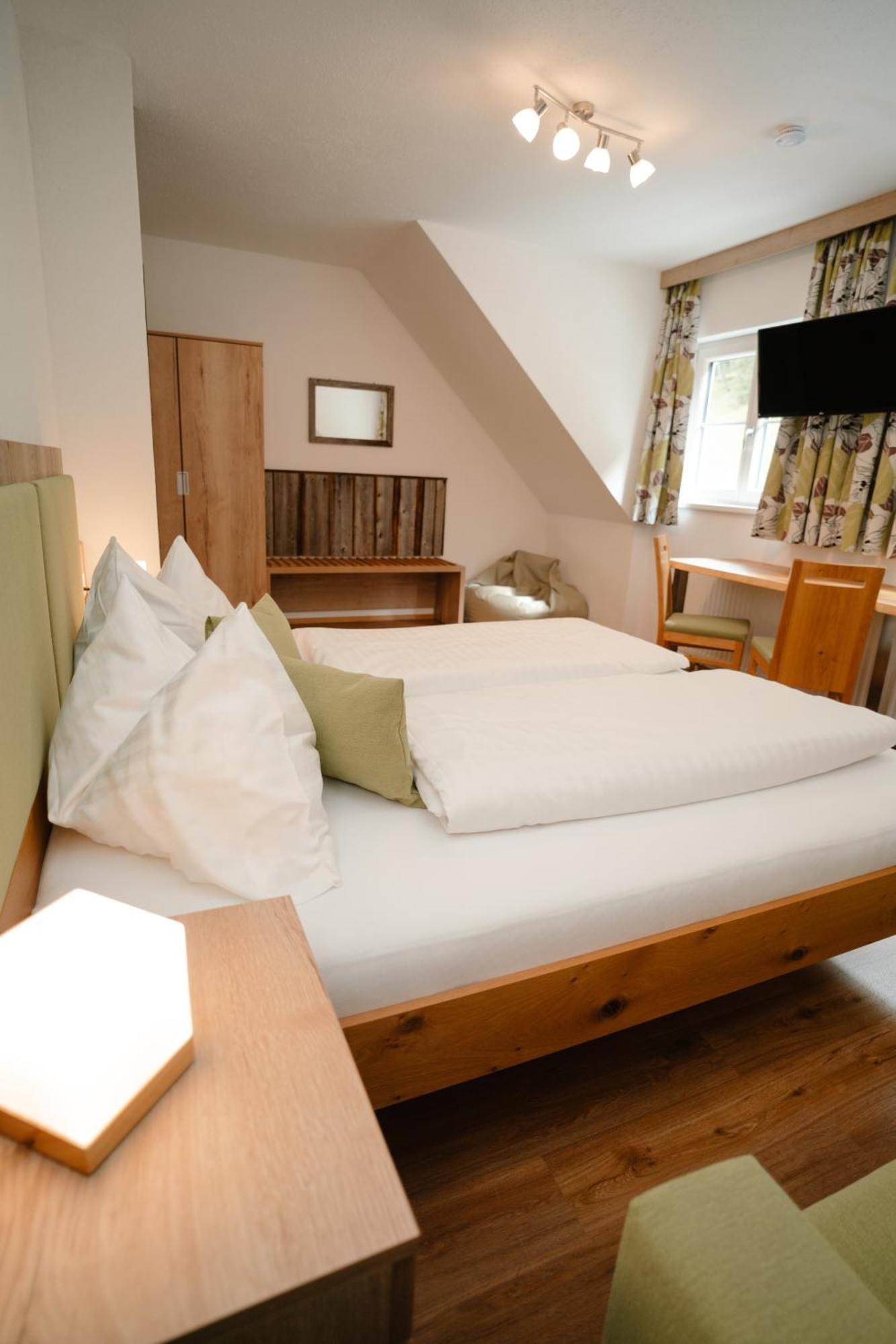 Ertlschweigerhaus Pension - Appartements - Zimmer Donnersbach Eksteriør billede